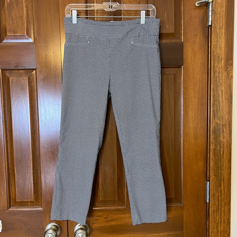 Dalia Black and White Houndstooth Pull On Skinny Capri Pants, Size 8 - Picture 5 of 13